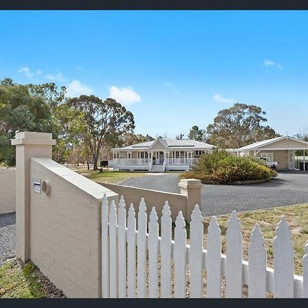 Luxury Fully Renovated White Haven Estate Stanthorpe Exterior photo